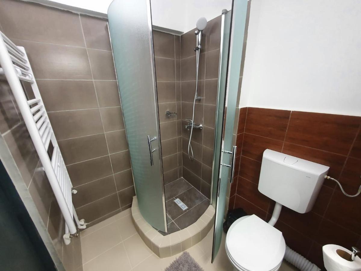 Petrosani Camere De Inchiriat - Hotel Petroshani Srl Экстерьер фото
