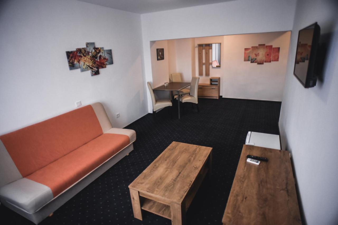 Petrosani Camere De Inchiriat - Hotel Petroshani Srl Экстерьер фото