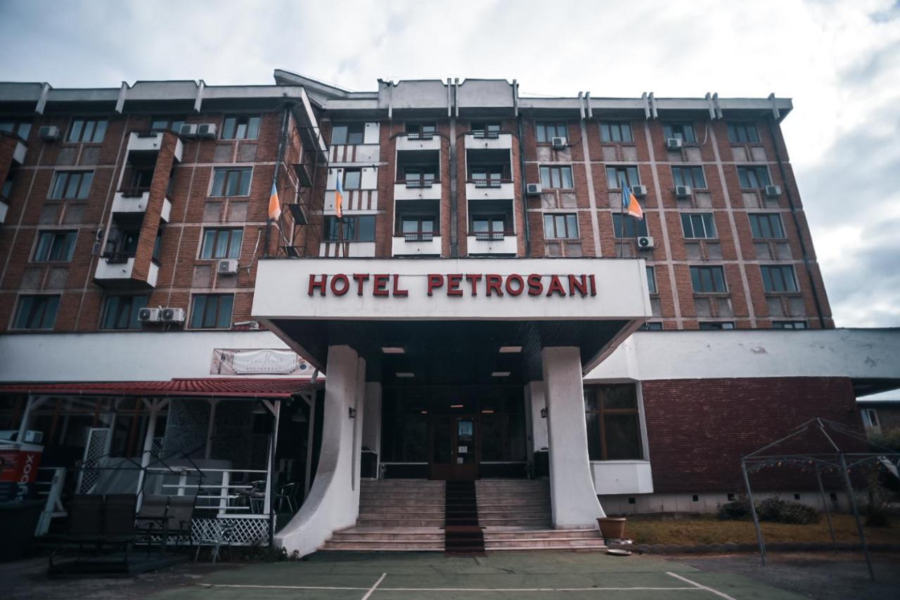 Petrosani Camere De Inchiriat - Hotel Petroshani Srl Экстерьер фото